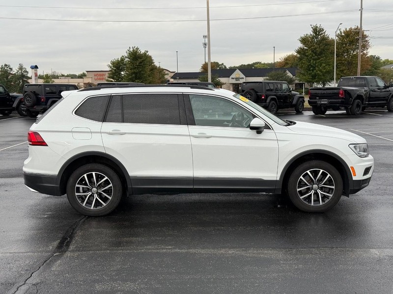 Volkswagen Tiguan Vehicle Full-screen Gallery Image 2