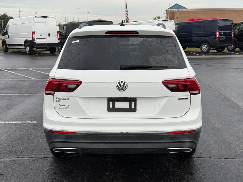Volkswagen Tiguan Vehicle Full-screen Gallery Image 4