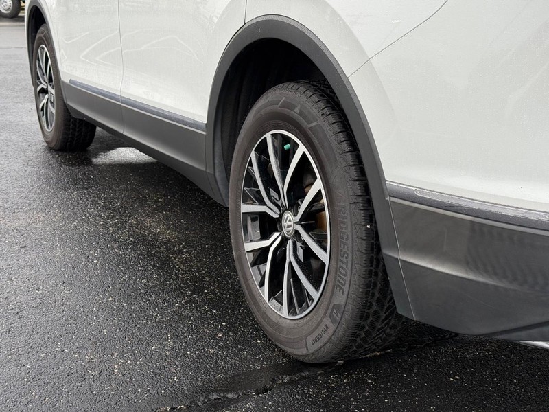 Volkswagen Tiguan Vehicle Full-screen Gallery Image 6