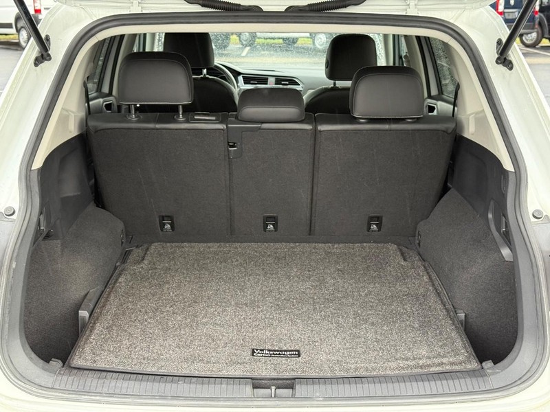 Volkswagen Tiguan Vehicle Full-screen Gallery Image 7