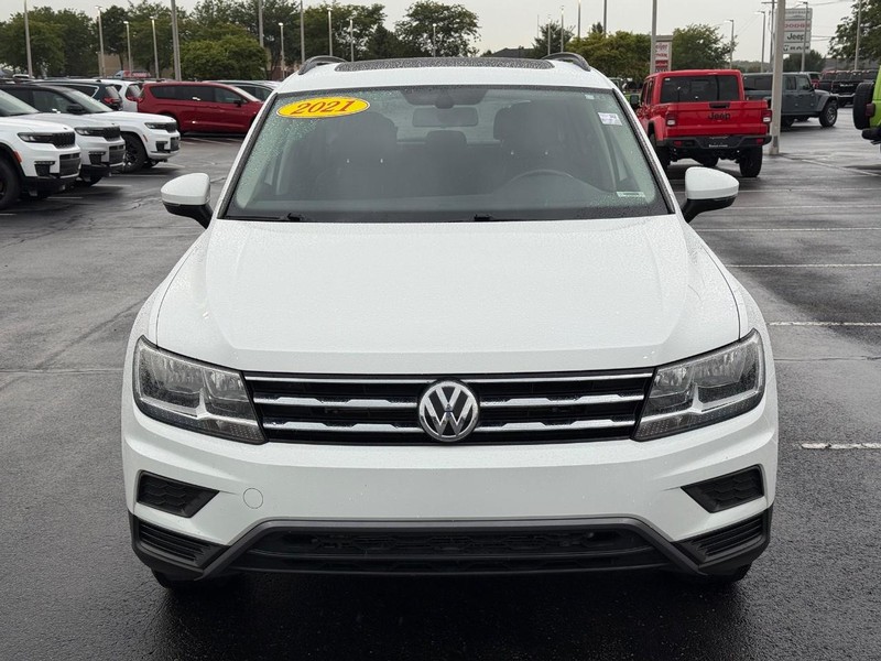 Volkswagen Tiguan Vehicle Full-screen Gallery Image 10
