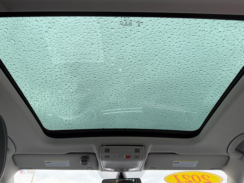 Volkswagen Tiguan Vehicle Full-screen Gallery Image 13