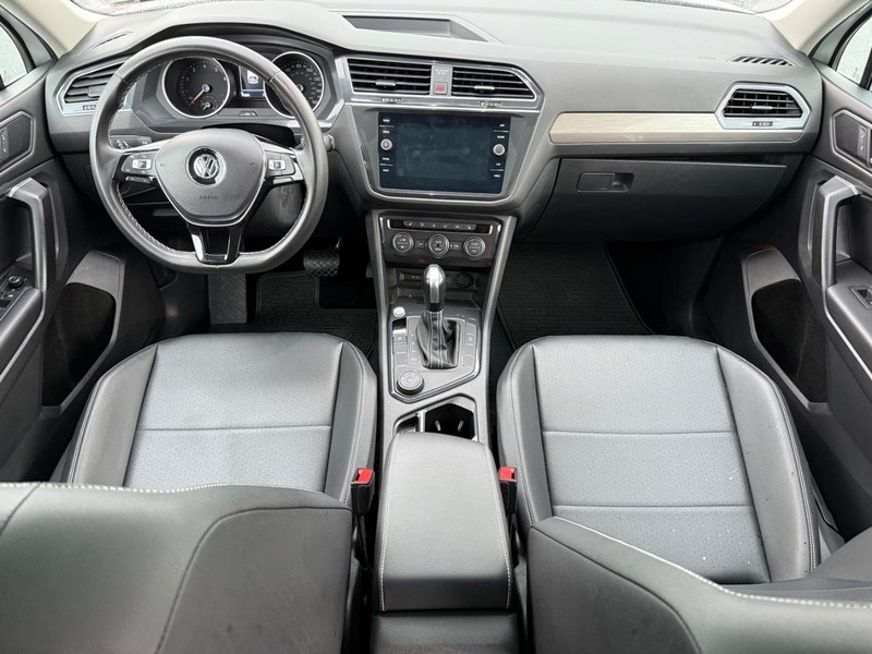 Volkswagen Tiguan Vehicle Full-screen Gallery Image 14