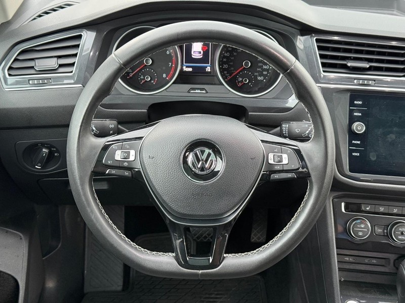 Volkswagen Tiguan Vehicle Full-screen Gallery Image 15