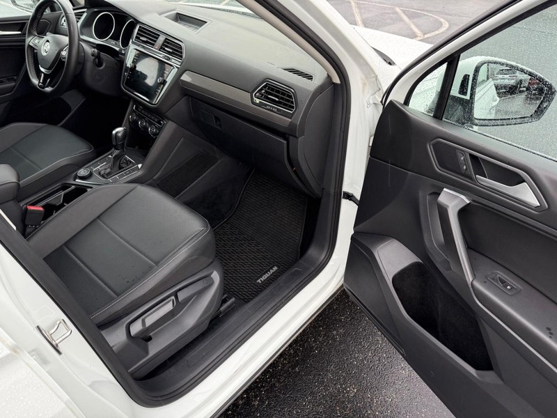 Volkswagen Tiguan Vehicle Full-screen Gallery Image 16