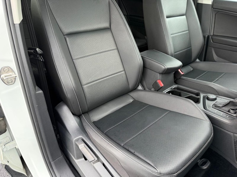 Volkswagen Tiguan Vehicle Full-screen Gallery Image 17