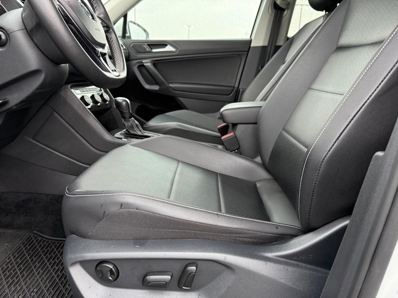 Volkswagen Tiguan Vehicle Full-screen Gallery Image 19