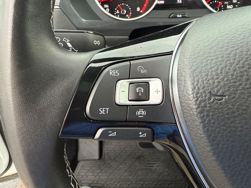 Volkswagen Tiguan Vehicle Full-screen Gallery Image 21