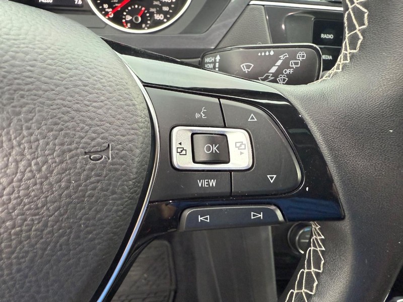 Volkswagen Tiguan Vehicle Full-screen Gallery Image 22