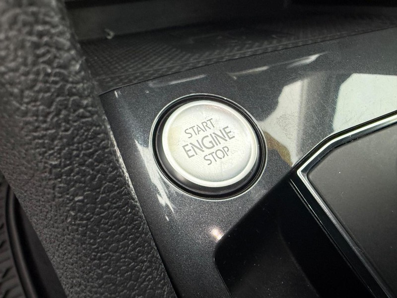 Volkswagen Tiguan Vehicle Full-screen Gallery Image 23