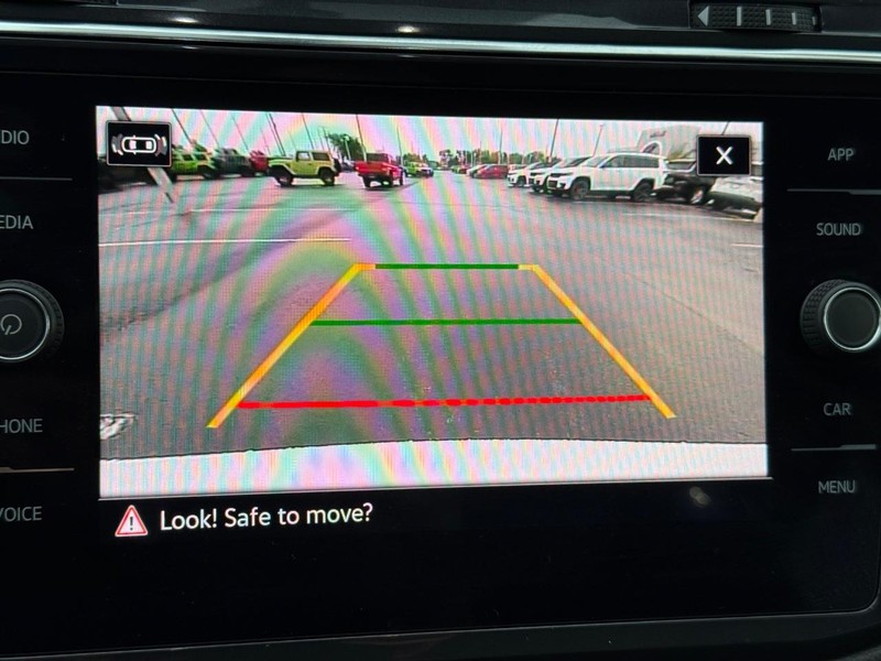 Volkswagen Tiguan Vehicle Full-screen Gallery Image 26