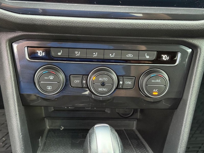 Volkswagen Tiguan Vehicle Full-screen Gallery Image 27