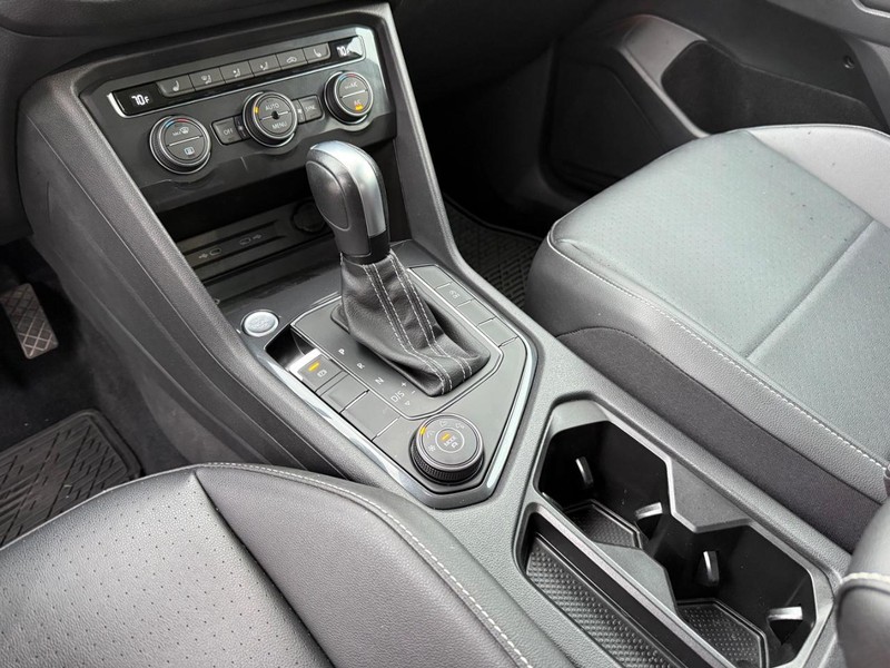 Volkswagen Tiguan Vehicle Full-screen Gallery Image 28