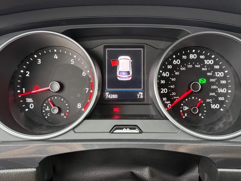 Volkswagen Tiguan Vehicle Full-screen Gallery Image 31