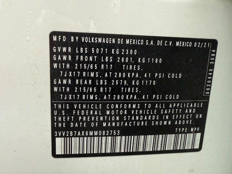 Volkswagen Tiguan Vehicle Full-screen Gallery Image 34