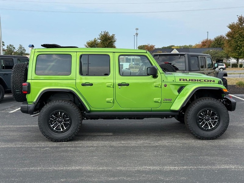 Jeep Wrangler Vehicle Full-screen Gallery Image 2