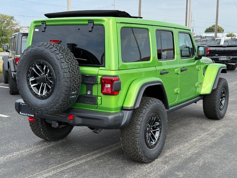 Jeep Wrangler Vehicle Full-screen Gallery Image 3
