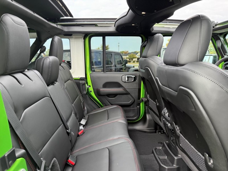 Jeep Wrangler Vehicle Full-screen Gallery Image 10