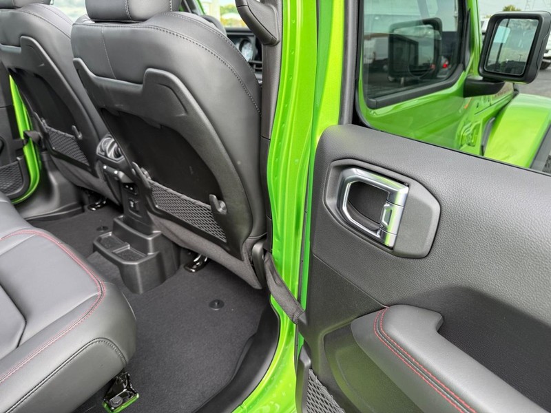 Jeep Wrangler Vehicle Full-screen Gallery Image 11