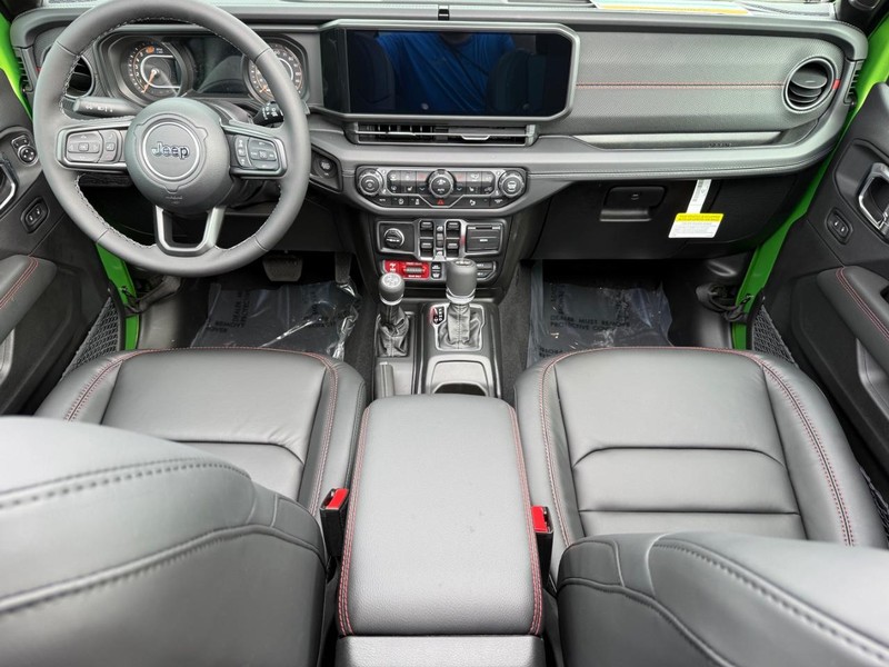 Jeep Wrangler Vehicle Full-screen Gallery Image 13