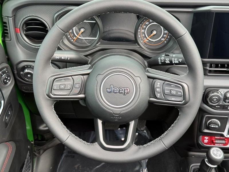 Jeep Wrangler Vehicle Full-screen Gallery Image 14