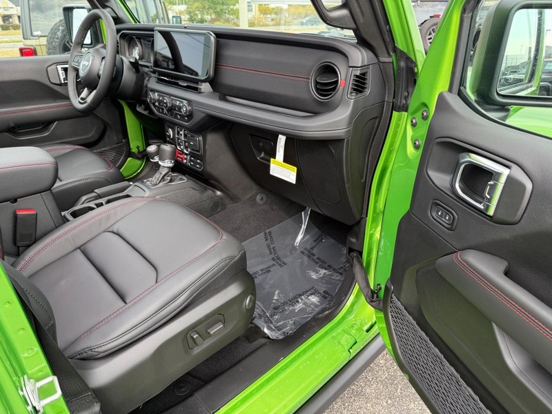 Jeep Wrangler Vehicle Full-screen Gallery Image 15