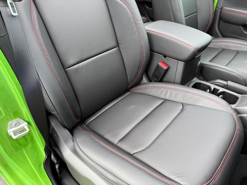 Jeep Wrangler Vehicle Full-screen Gallery Image 16