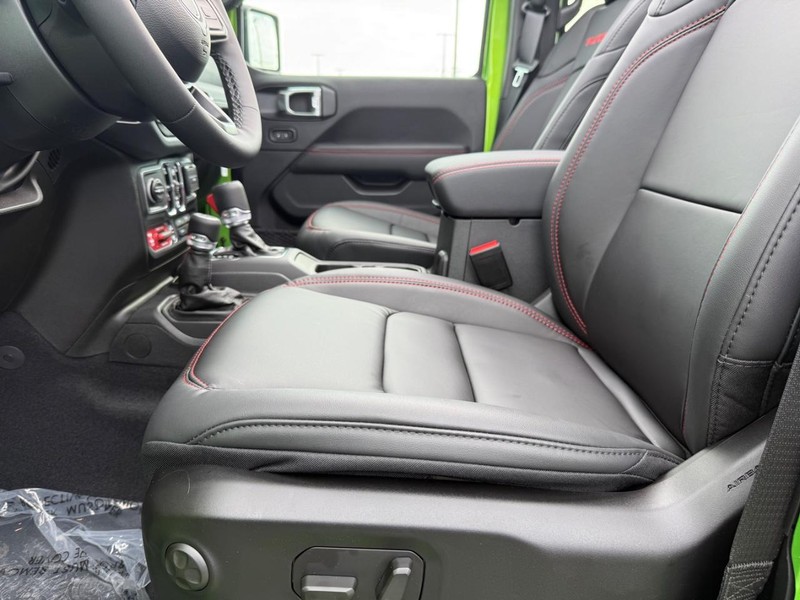 Jeep Wrangler Vehicle Full-screen Gallery Image 18