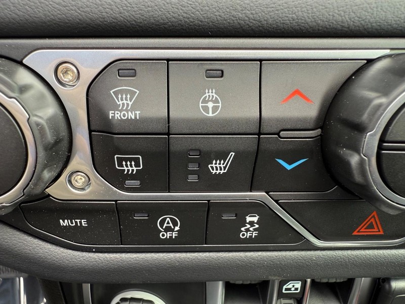 Jeep Wrangler Vehicle Full-screen Gallery Image 23