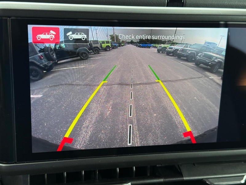 Jeep Wrangler Vehicle Full-screen Gallery Image 25