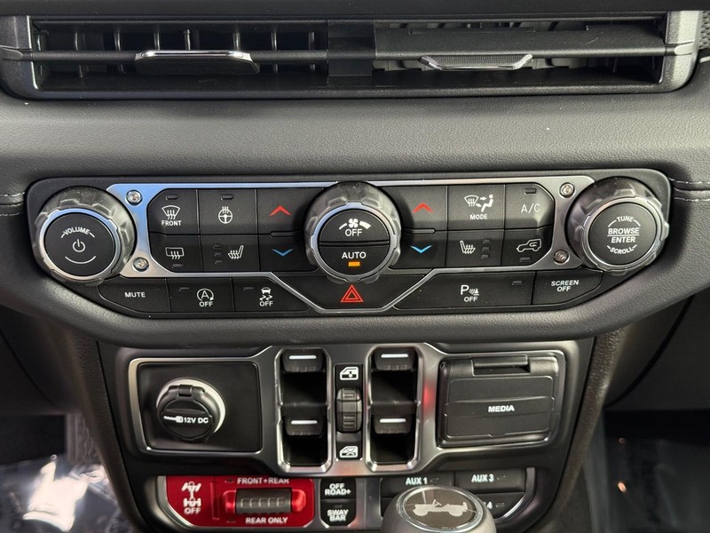 Jeep Wrangler Vehicle Full-screen Gallery Image 26