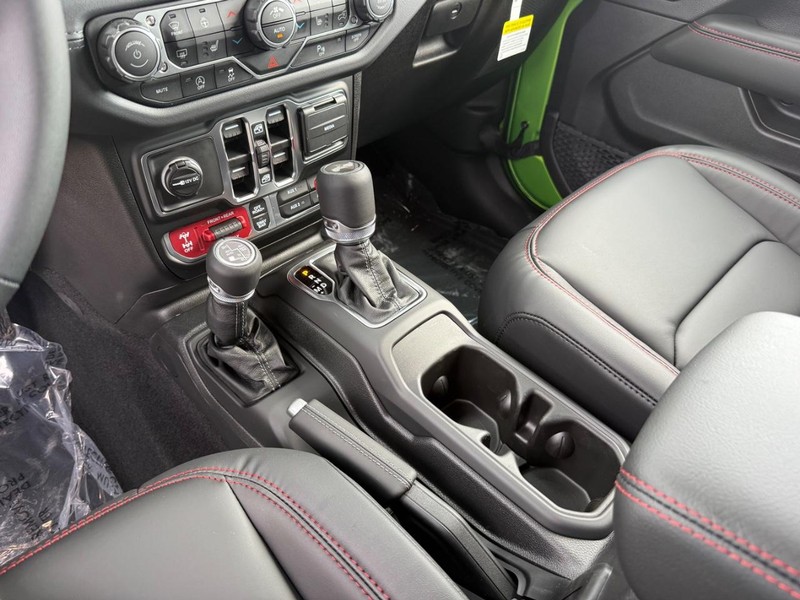 Jeep Wrangler Vehicle Full-screen Gallery Image 27