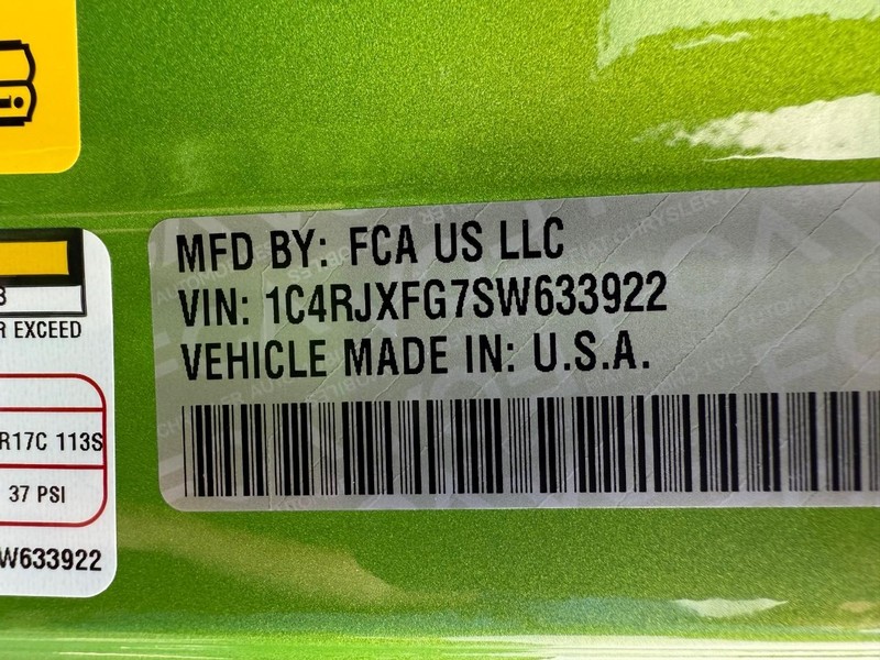 Jeep Wrangler Vehicle Full-screen Gallery Image 33