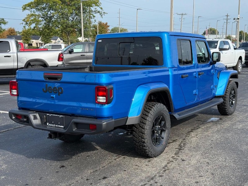 Jeep Gladiator Vehicle Full-screen Gallery Image 3