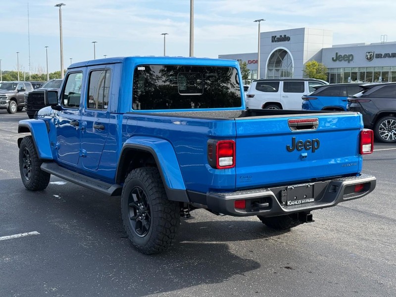 Jeep Gladiator Vehicle Full-screen Gallery Image 5