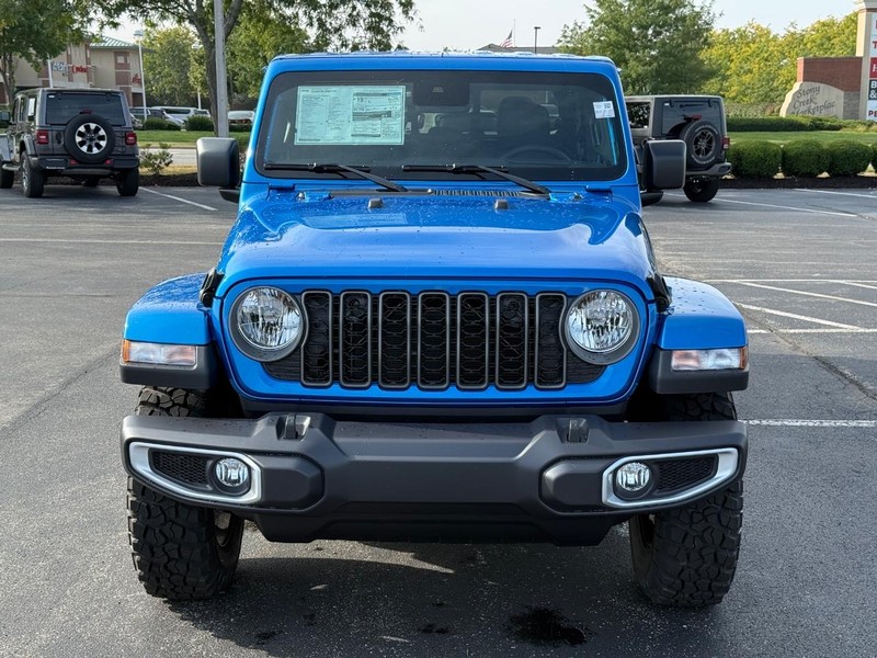 Jeep Gladiator Vehicle Full-screen Gallery Image 9