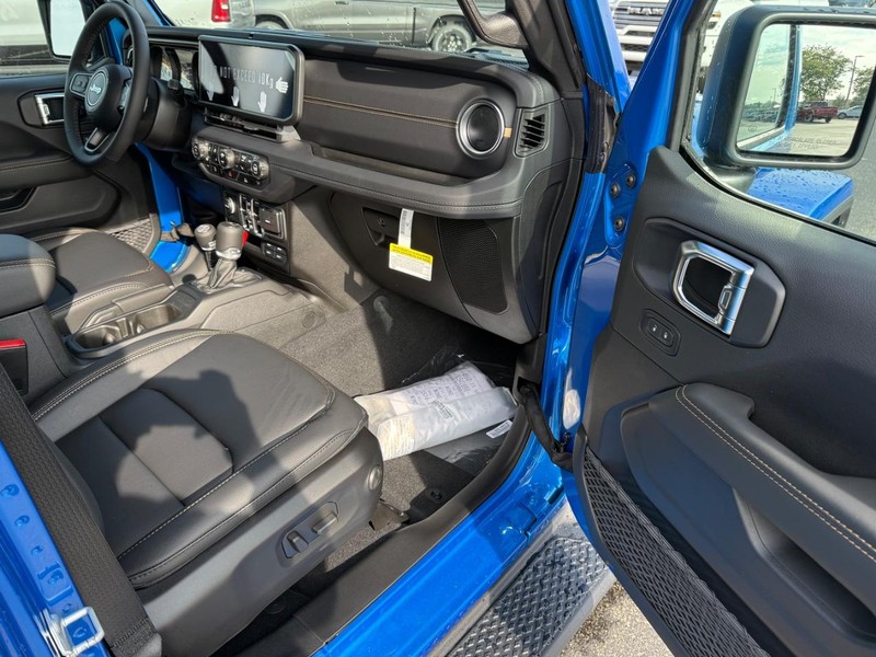 Jeep Gladiator Vehicle Full-screen Gallery Image 14