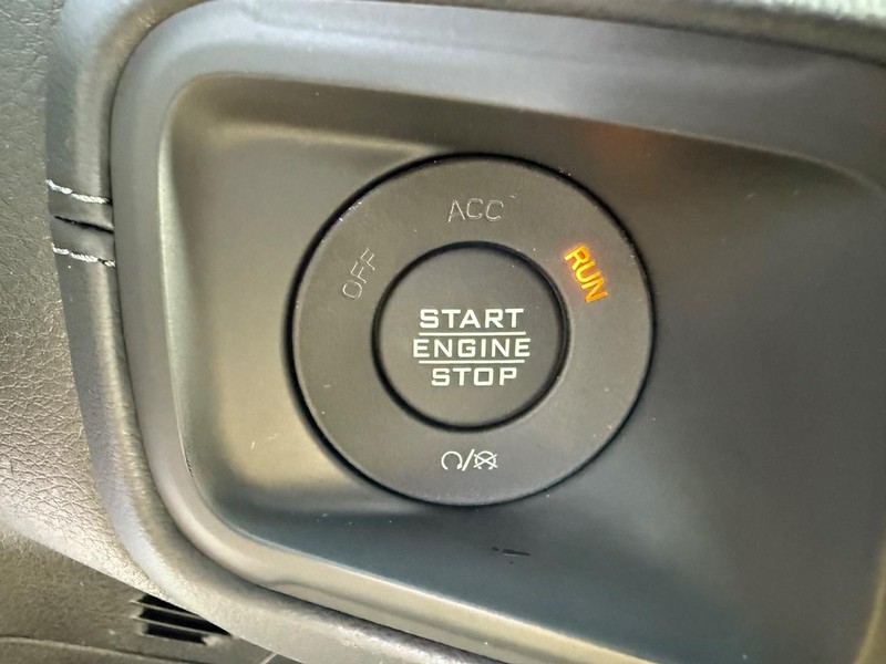 Jeep Gladiator Vehicle Full-screen Gallery Image 21