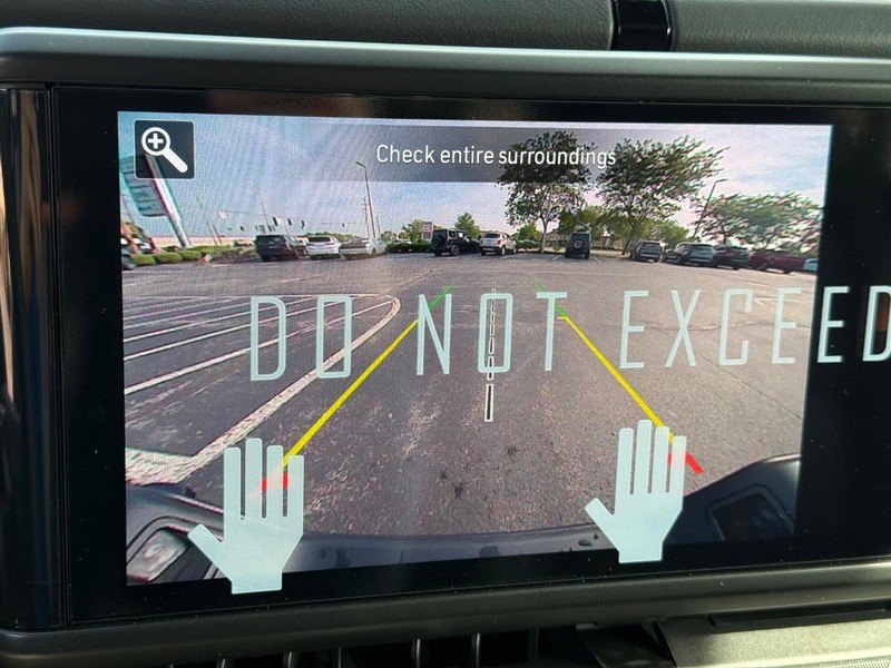 Jeep Gladiator Vehicle Full-screen Gallery Image 24