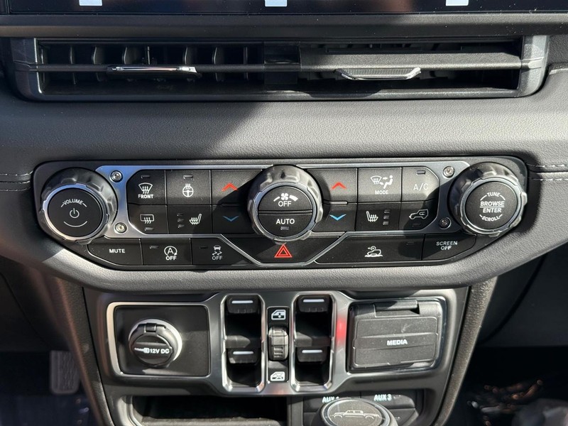 Jeep Gladiator Vehicle Full-screen Gallery Image 25