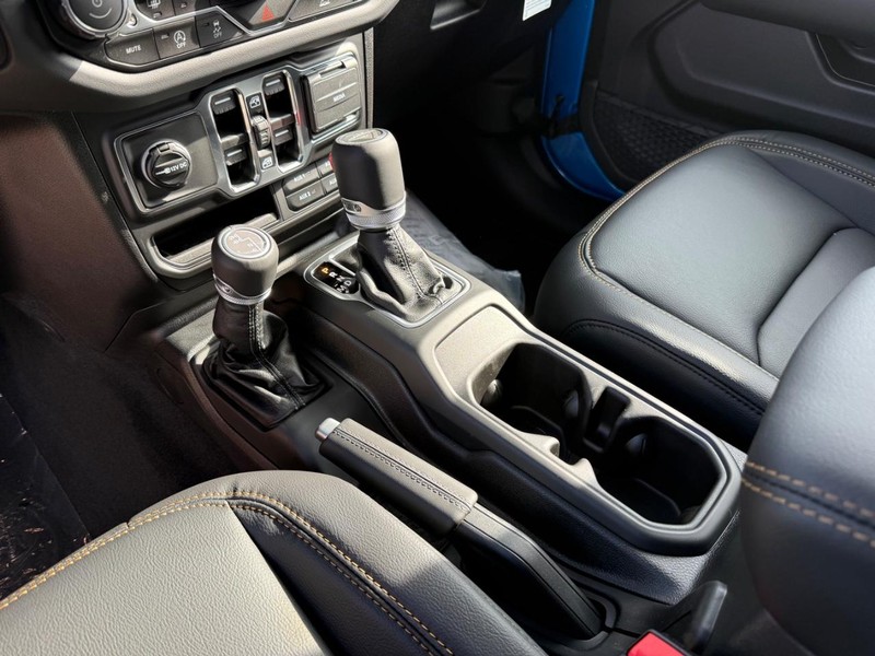 Jeep Gladiator Vehicle Full-screen Gallery Image 26