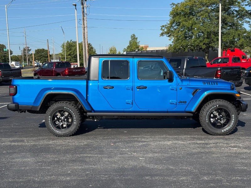Jeep Gladiator Vehicle Full-screen Gallery Image 2