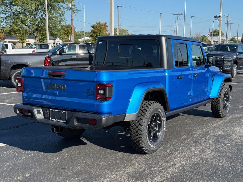 Jeep Gladiator Vehicle Full-screen Gallery Image 3