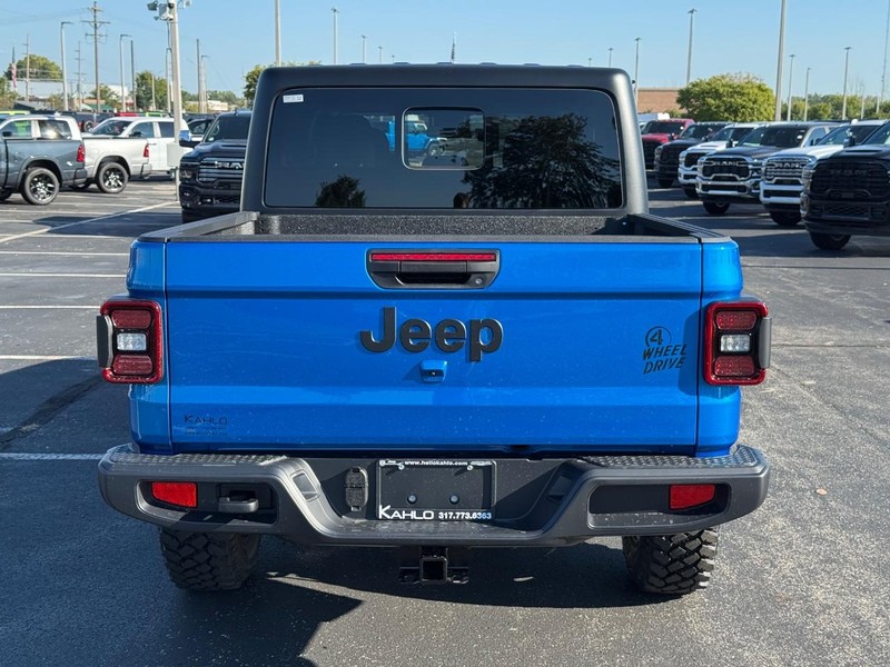 Jeep Gladiator Vehicle Full-screen Gallery Image 4