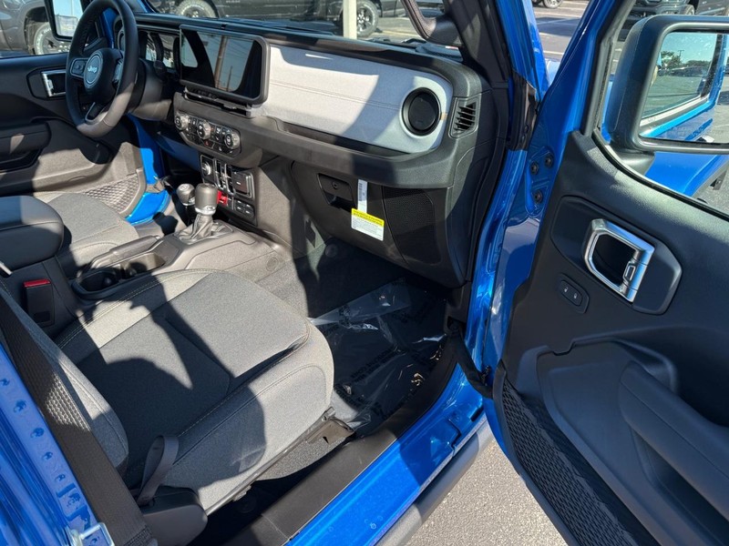 Jeep Gladiator Vehicle Full-screen Gallery Image 14