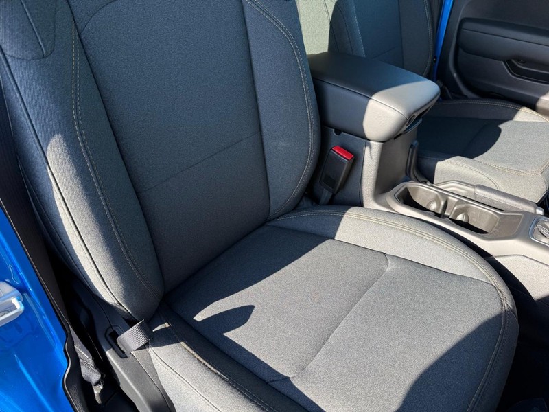 Jeep Gladiator Vehicle Full-screen Gallery Image 15