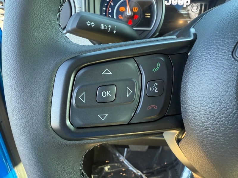 Jeep Gladiator Vehicle Full-screen Gallery Image 19