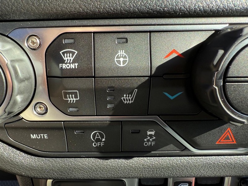 Jeep Gladiator Vehicle Full-screen Gallery Image 22