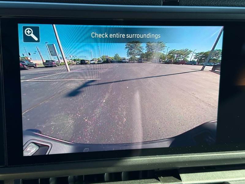 Jeep Gladiator Vehicle Full-screen Gallery Image 24