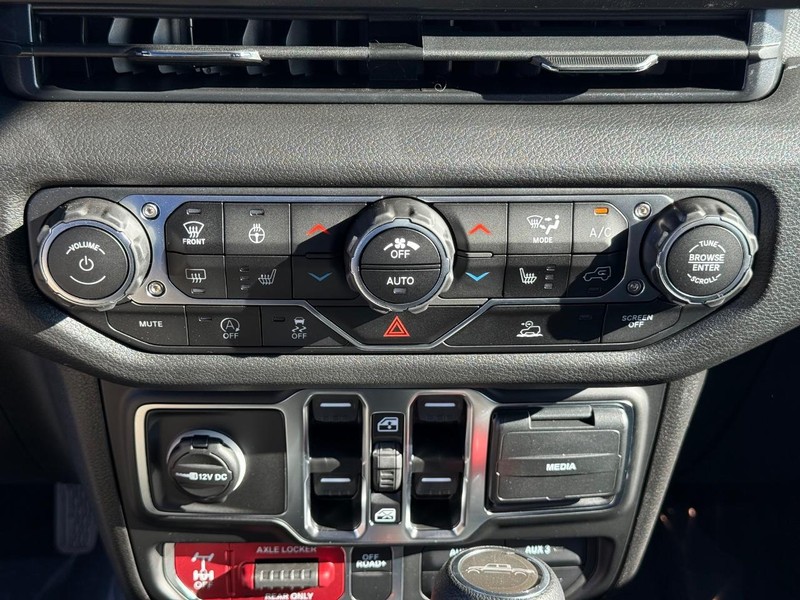 Jeep Gladiator Vehicle Full-screen Gallery Image 25